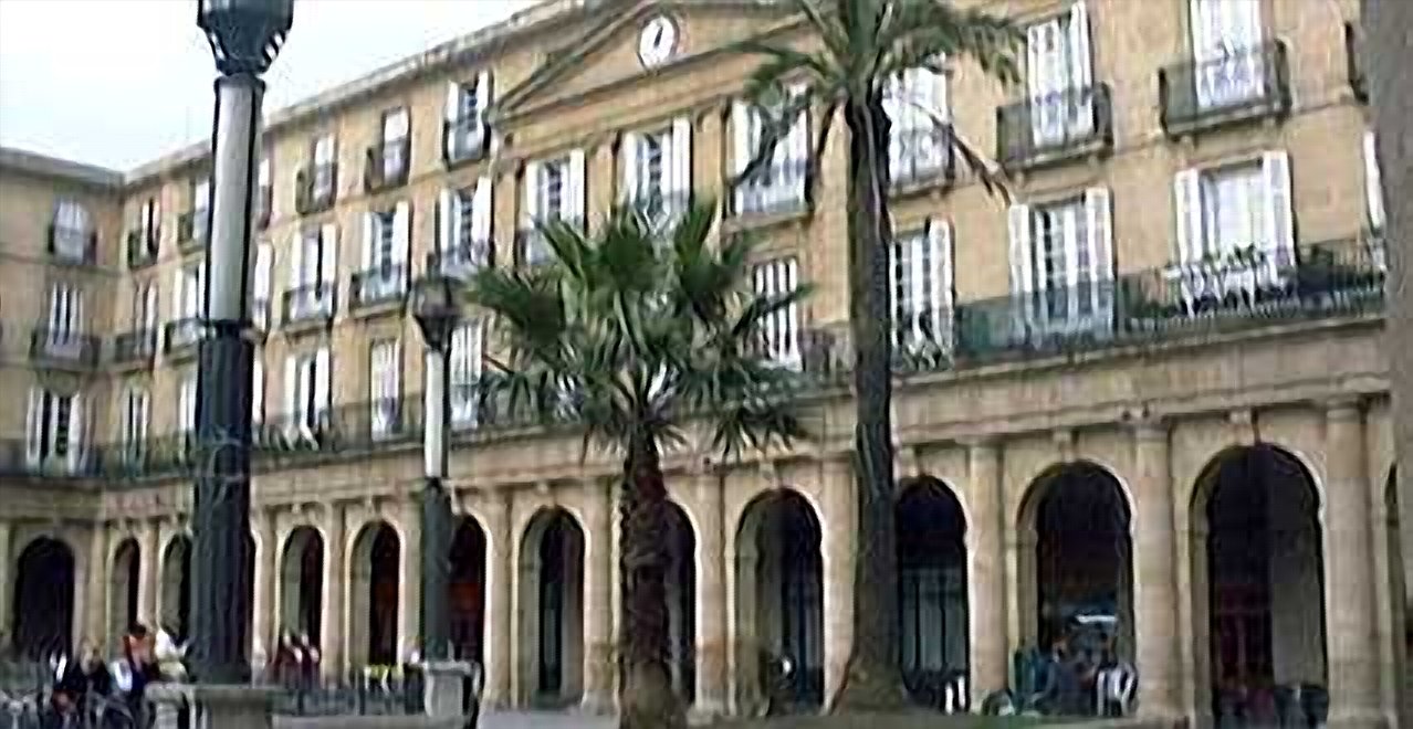 Plaza Nueva: fachada del reloj
