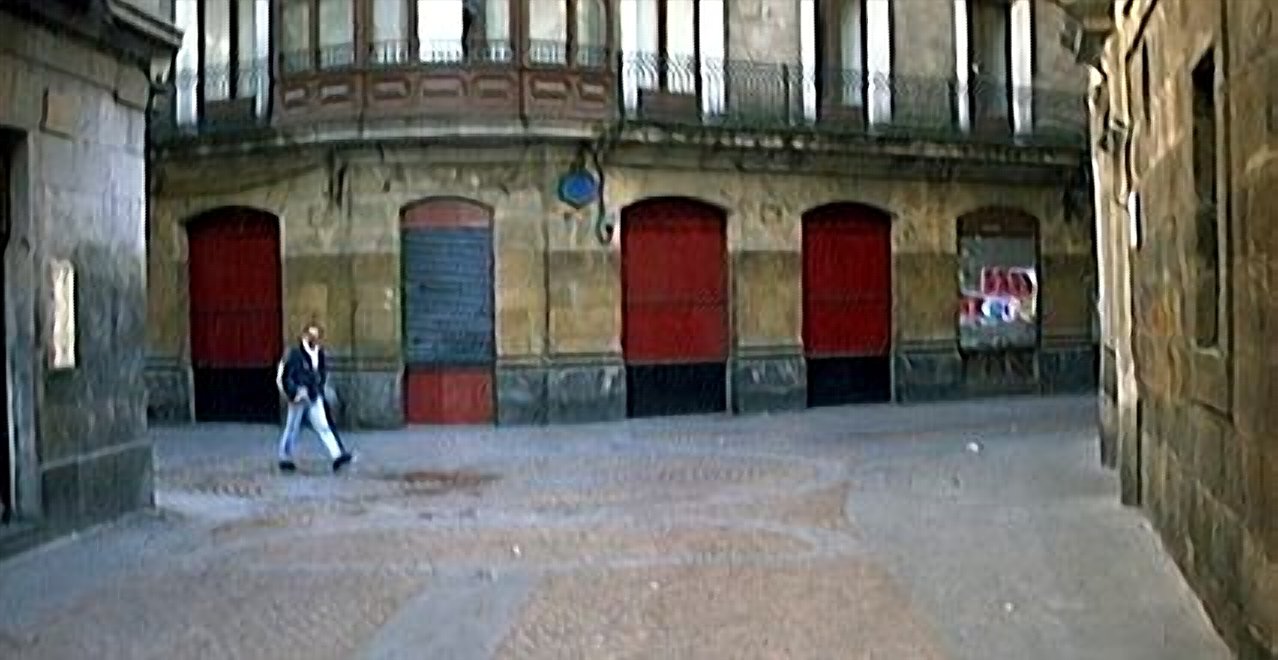 Torre en cruce con Perro y Sta. maria y Pelota