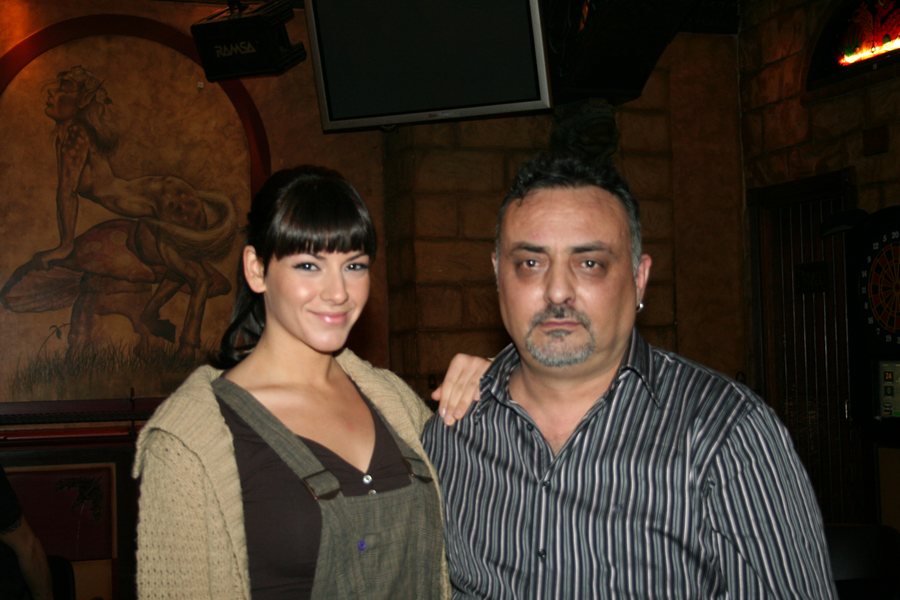 Jael Geijo y Bittor Diéguez, los dos socios de la agencia, antes de empezar el acto.