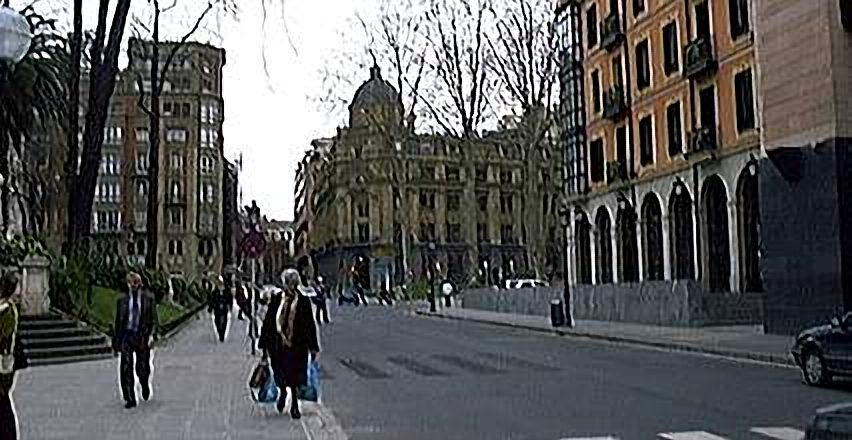 Ibañez esquina Palacio de Justicia hacia Mazarredo