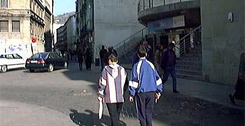 Ascao: fachada estacion de tren