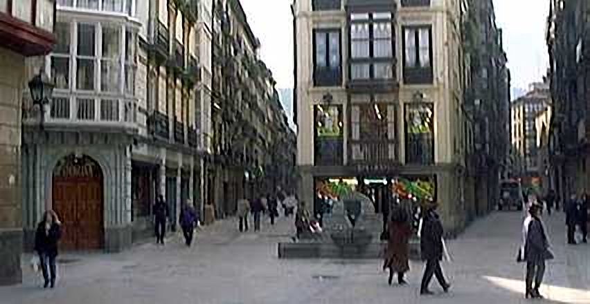 La Cruz delante de la fuente, cruce de calles